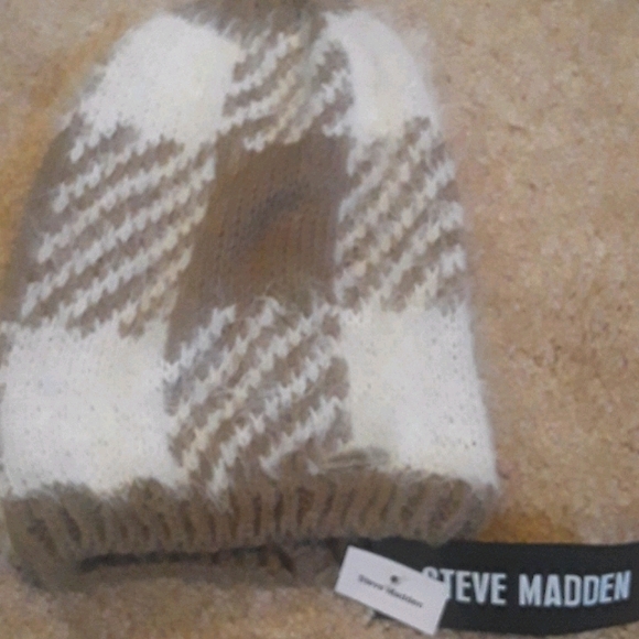 Steve Madden Accessories - NWT Steve Madden Furry Slouch Beanie